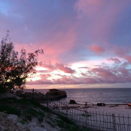 Vazaha Vezo Bed & Breakfast Andavadoaka ภายนอก รูปภาพ