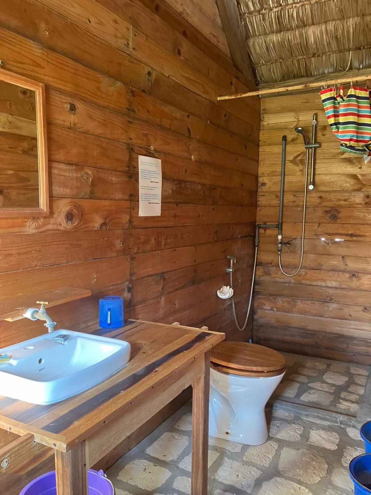 Vazaha Vezo Bed & Breakfast Andavadoaka ภายนอก รูปภาพ